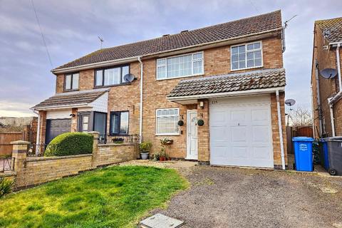 3 bedroom semi-detached house to rent, Desborough NN14