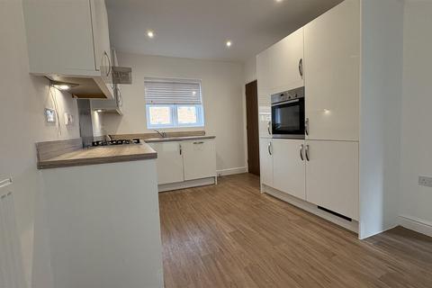 3 bedroom semi-detached house to rent, Weir Way, Coventry