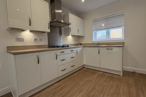 3 bedroom semi-detached house to rent, Weir Way, Coventry