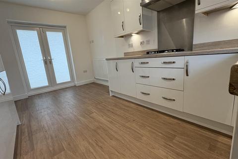 3 bedroom semi-detached house to rent, Weir Way, Coventry