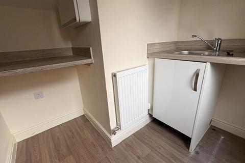 3 bedroom semi-detached house to rent, Weir Way, Coventry
