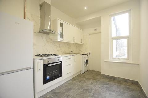 2 bedroom flat to rent, Mortlake Road, Ilford, IG1