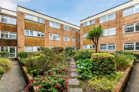 2 bedroom flat for sale, Windfield, Leatherhead, Surrey, KT22