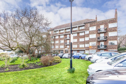 3 bedroom flat to rent, Flat , Courtney House, Mulberry Close, London