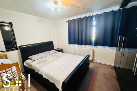 2 bedroom flat to rent, Clyde Road, Staines, TW19