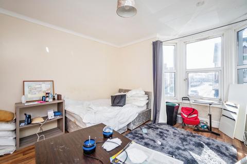 1 bedroom flat for sale, Balmoral Road, Kent ME7