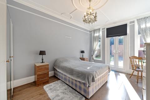 1 bedroom flat to rent, Poynders Road, SW4