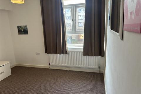 2 bedroom flat to rent, Kenilworth Court, Washington