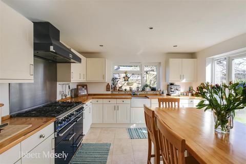 4 bedroom semi-detached house for sale, Sandy Lane, Westerham TN16