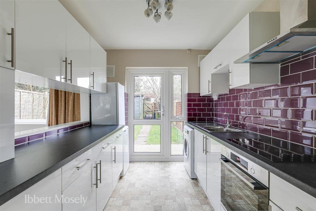 6 Kitchen.jpg