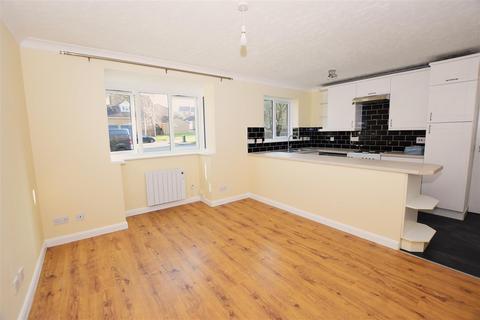 1 bedroom flat to rent, Bond Road, Rainham