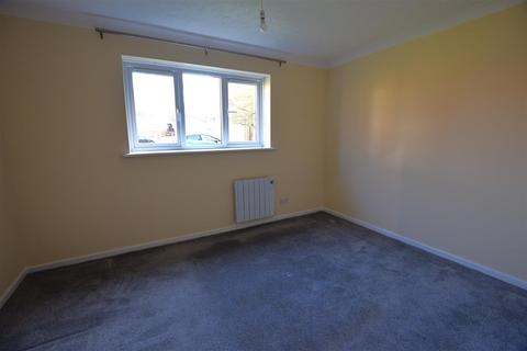 1 bedroom flat to rent, Bond Road, Rainham