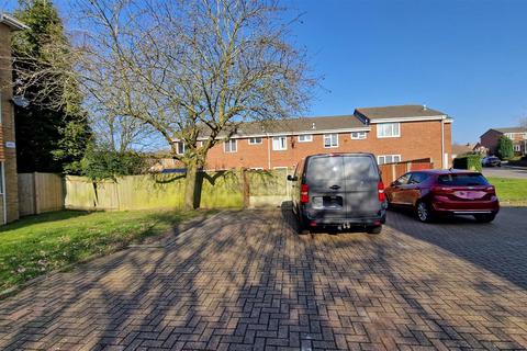 1 bedroom flat to rent, Bond Road, Rainham