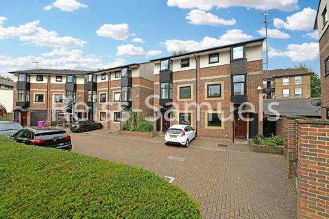 5 bedroom end of terrace house to rent, Barnfield Place, Canary Wharf, London E14