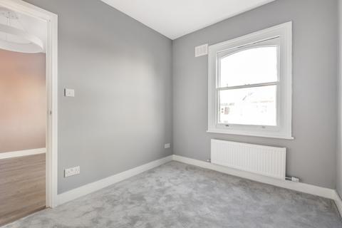 2 bedroom flat to rent, Bromfelde Road London SW4