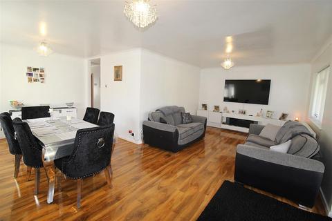 102 Harps Avenue, Minster On Sea, Sheerness, ME12 3PL