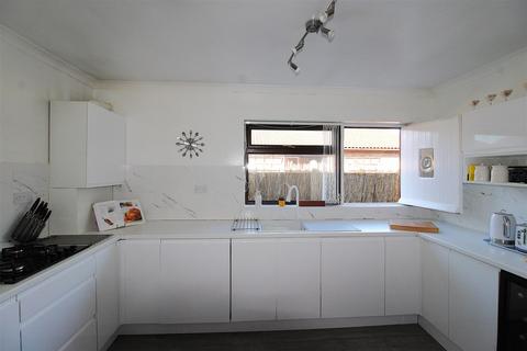 102 Harps Avenue, Minster On Sea, Sheerness, ME12 3PL