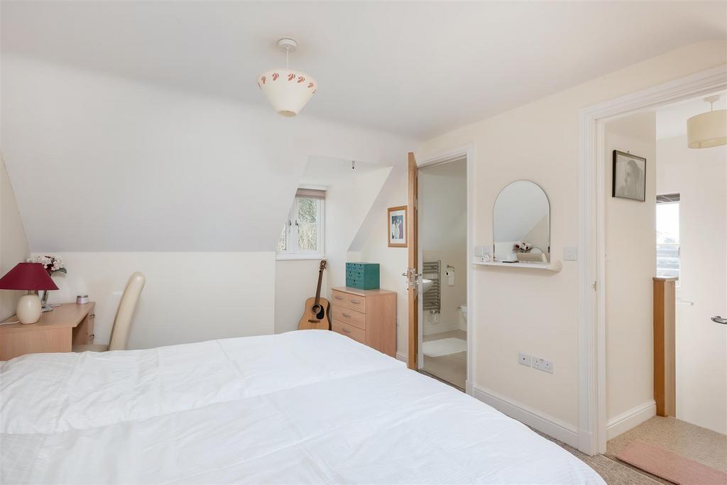 8 Foxfield Court-12.jpg