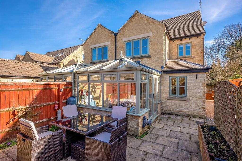 8 Foxfield Court-14.jpg
