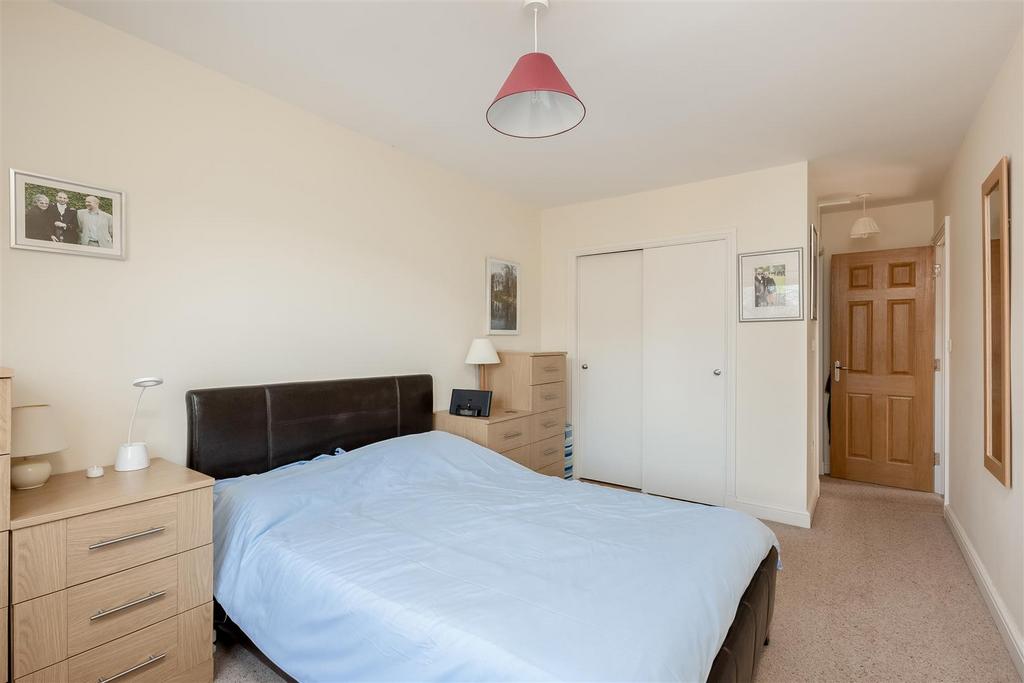 8 Foxfield Court-8.jpg