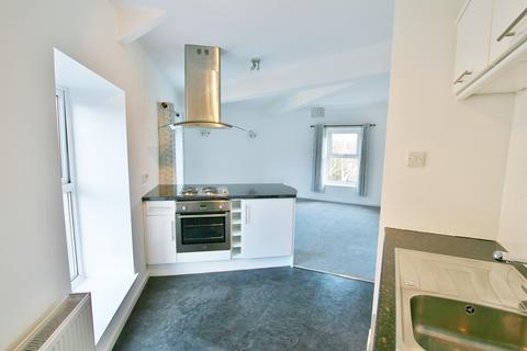 2 bedroom flat to rent, Quoit Green, Dronfield, S18 1SJ