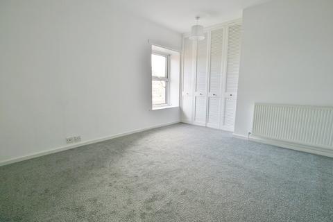 2 bedroom flat to rent, Quoit Green, Dronfield, S18 1SJ