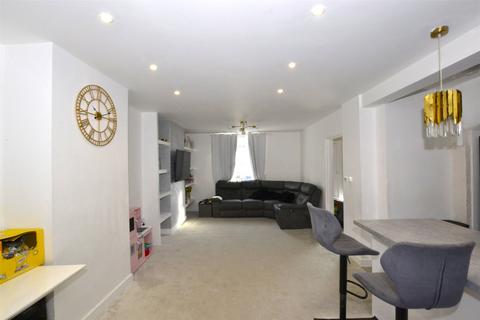 3 bedroom terraced house to rent, Melsa Road, Morden SM4