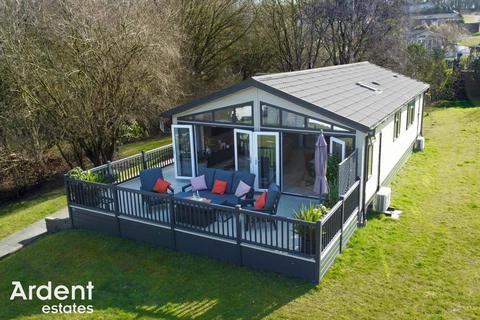 2 bedroom lodge for sale, Warren Lodges, Woodham Walter