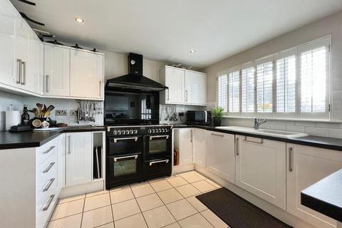 2 Alexandra Corniche, Hythe, CT21 5RN