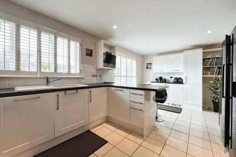 2 Alexandra Corniche, Hythe, CT21 5RN