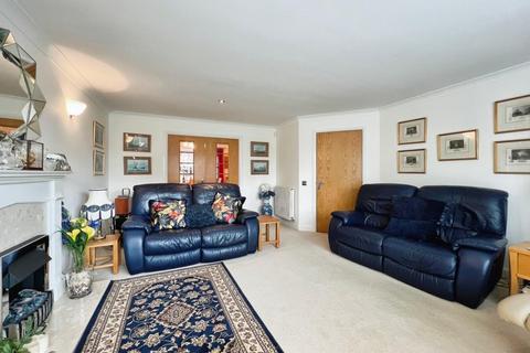2 Alexandra Corniche, Hythe, CT21 5RN