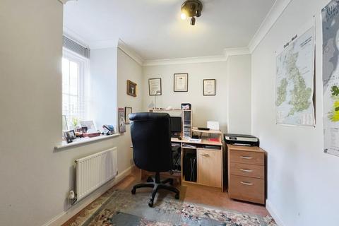 2 Alexandra Corniche, Hythe, CT21 5RN