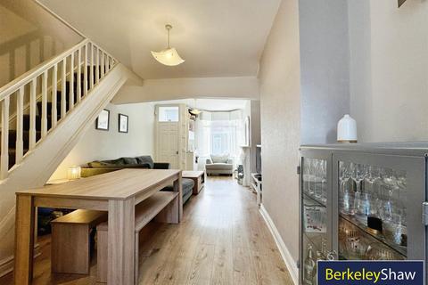 2 bedroom end of terrace house for sale, Basing Street, Liverpool