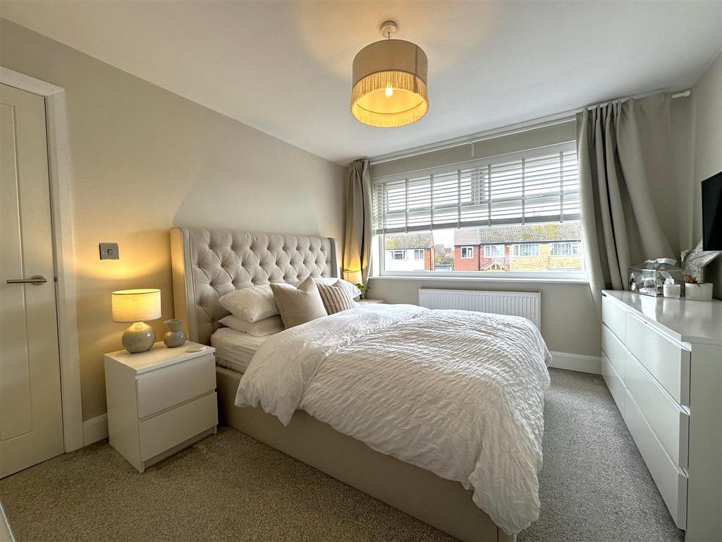 Master Bedroom 689
