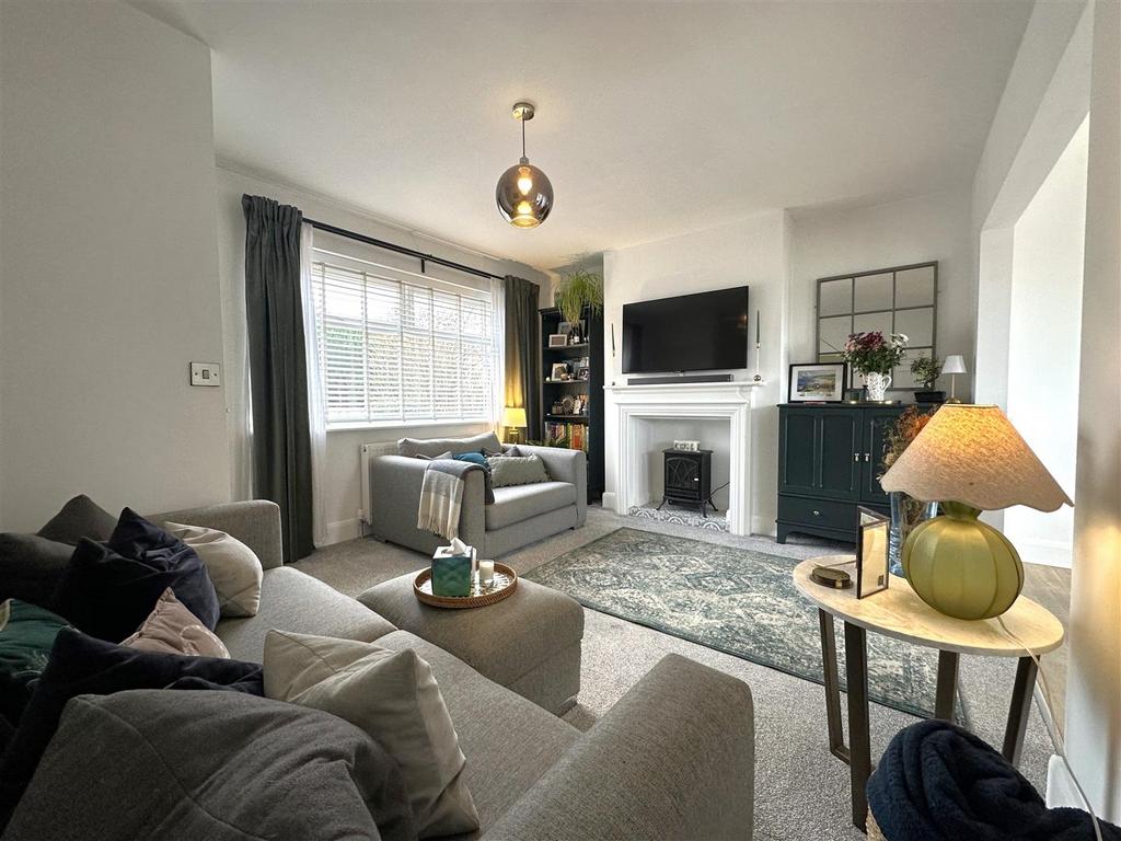 Generous Living Room 715