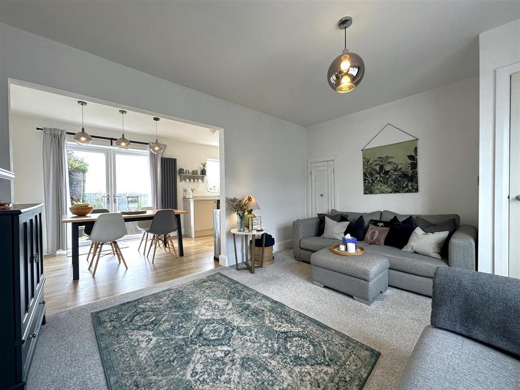 Living Room Into Kitchen/Diner 723