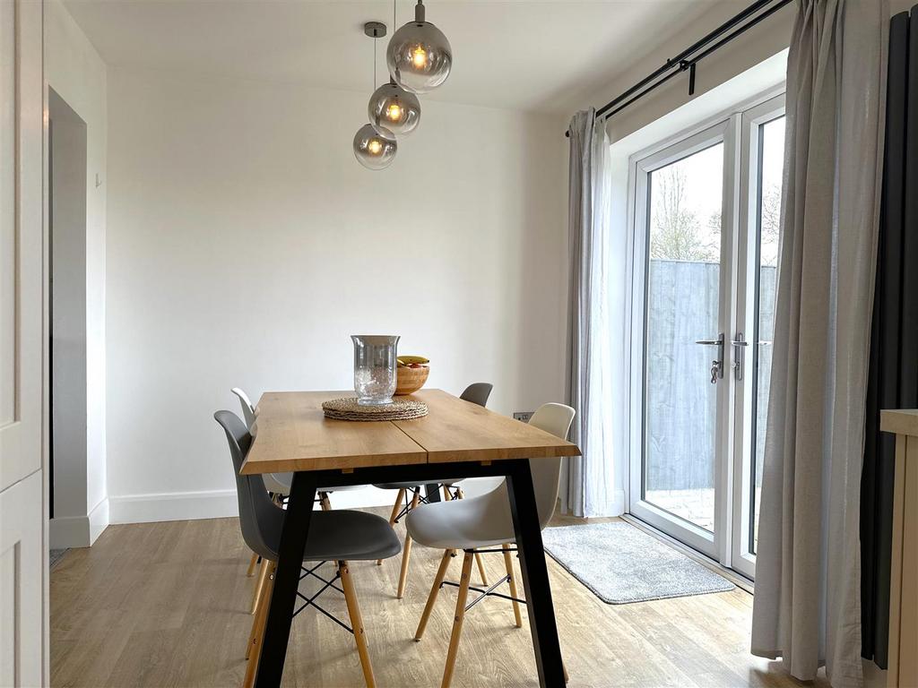 Dining Area 735
