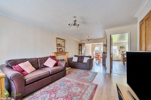 3 bedroom semi-detached house for sale, Ashurst Close, Tadley RG26