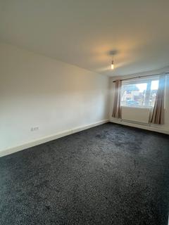 1 bedroom flat to rent, St. John Walk, Dewsbury, WF13