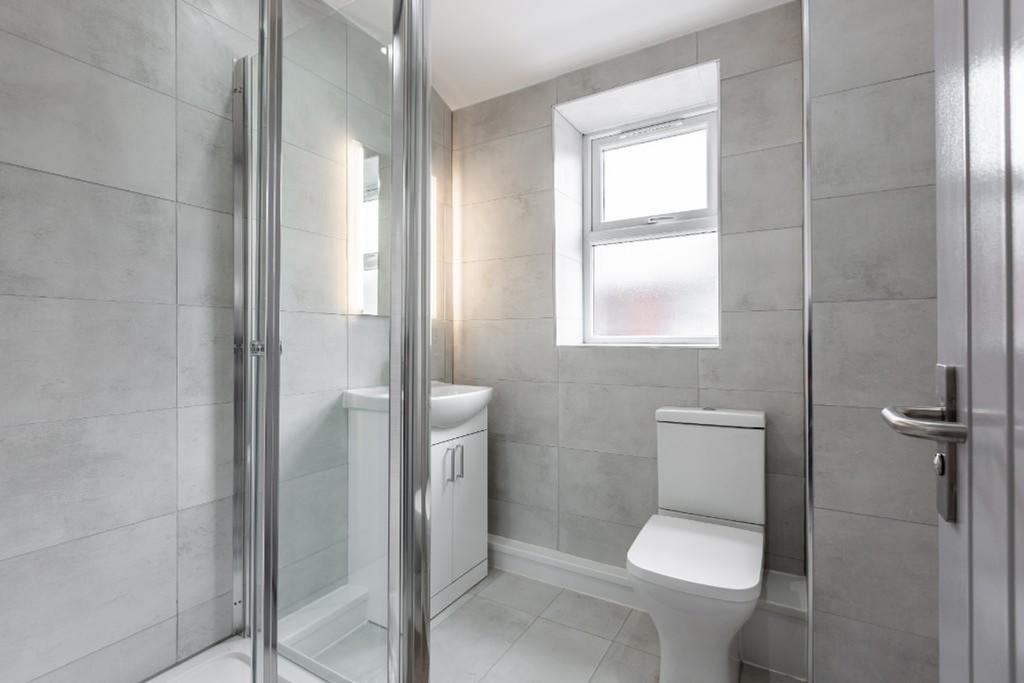 A modern and stylish bathroom featuring a walk-...