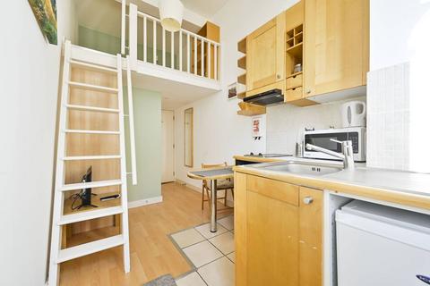 Studio to rent, Penywern Road, Earls Court, London, SW5