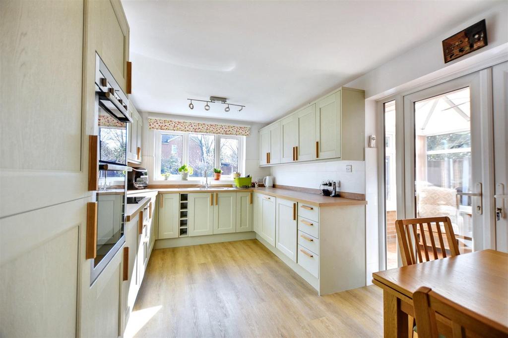 Kitchen 1.jpeg