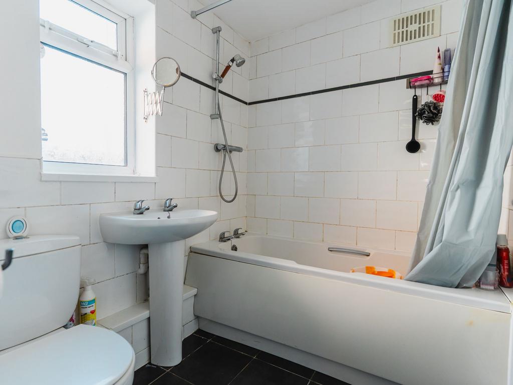 House in Leicester, Westcotes, City of Leicester - More
