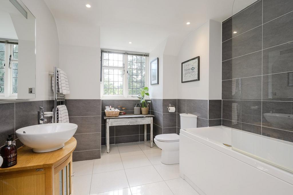Family Bathroom 2