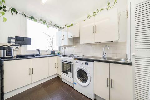 2 bedroom flat for sale, Brenchley Gardens, London SE23