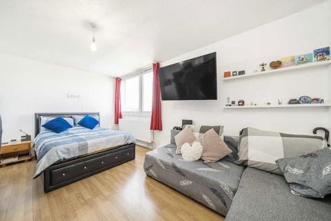 2 bedroom flat for sale, Brenchley Gardens, London SE23