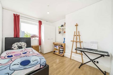 2 bedroom flat for sale, Brenchley Gardens, London SE23