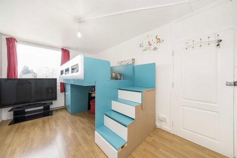 2 bedroom flat for sale, Brenchley Gardens, London SE23