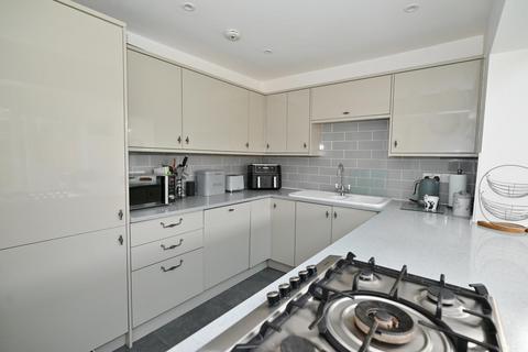 3 bedroom terraced house for sale, Queen Annes Close, Twickenham TW2