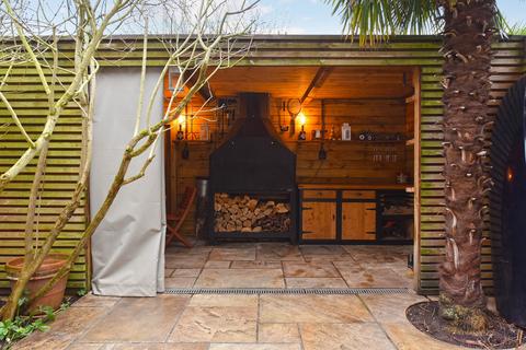 28 Netherbury Road, London, W5 4SP